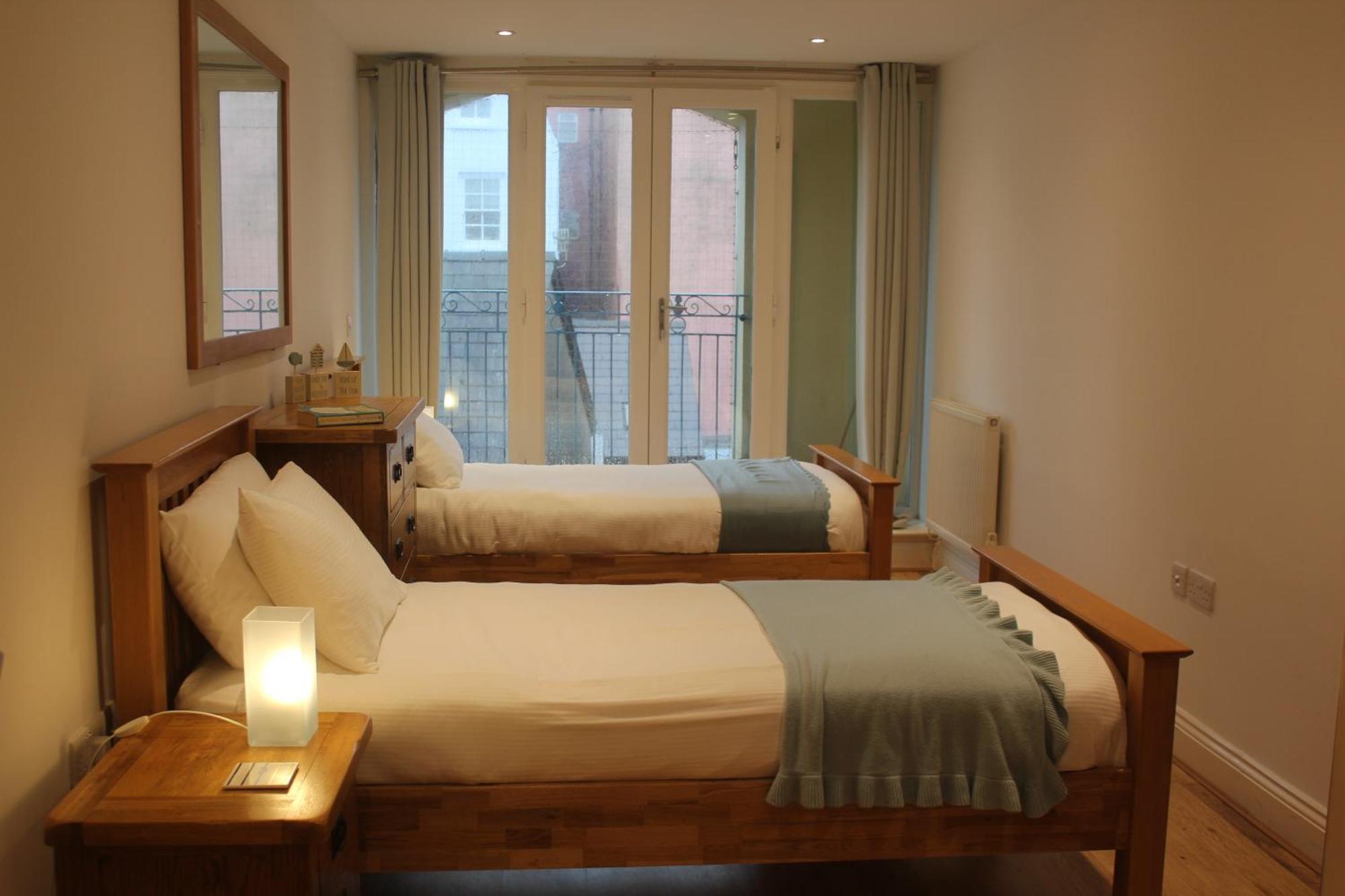 Stylish Flat In Central Tenby & Free Parking Buitenkant foto